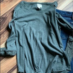 Medium super comfy top.